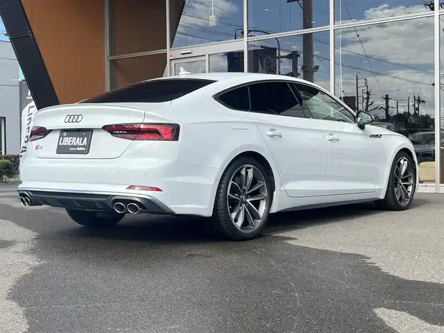 アウディ Ｓ５ スポーツバック 岐阜県 2018(平30)年 2.9万km グレイシアホワイトメタリック マトリクスＬＥＤヘッドライト/アダプティブクルーズコントロール/アクティブレーンアシスト/サイドアシスト/プレセンスシティ/プレセンスリア/アンビエントライティング/MMIナビゲーション/TVチューナー/スマートフォンインターフェイス/Bluetooth/全方位カメラ/前席パワーシート/運転席メモリー付/シートヒーター/ブラックグリル