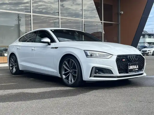 アウディ Ｓ５ スポーツバック 岐阜県 2018(平30)年 2.9万km グレイシアホワイトメタリック マトリクスＬＥＤヘッドライト/アダプティブクルーズコントロール/アクティブレーンアシスト/サイドアシスト/プレセンスシティ/プレセンスリア/アンビエントライティング/MMIナビゲーション/TVチューナー/スマートフォンインターフェイス/Bluetooth/全方位カメラ/前席パワーシート/運転席メモリー付/シートヒーター/ブラックグリル