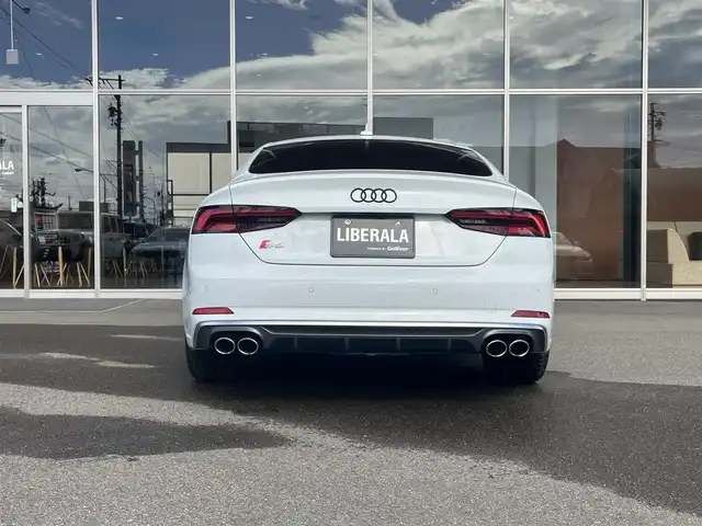 アウディ Ｓ５ スポーツバック 岐阜県 2018(平30)年 2.9万km グレイシアホワイトメタリック マトリクスＬＥＤヘッドライト/アダプティブクルーズコントロール/アクティブレーンアシスト/サイドアシスト/プレセンスシティ/プレセンスリア/アンビエントライティング/MMIナビゲーション/TVチューナー/スマートフォンインターフェイス/Bluetooth/全方位カメラ/前席パワーシート/運転席メモリー付/シートヒーター/ブラックグリル