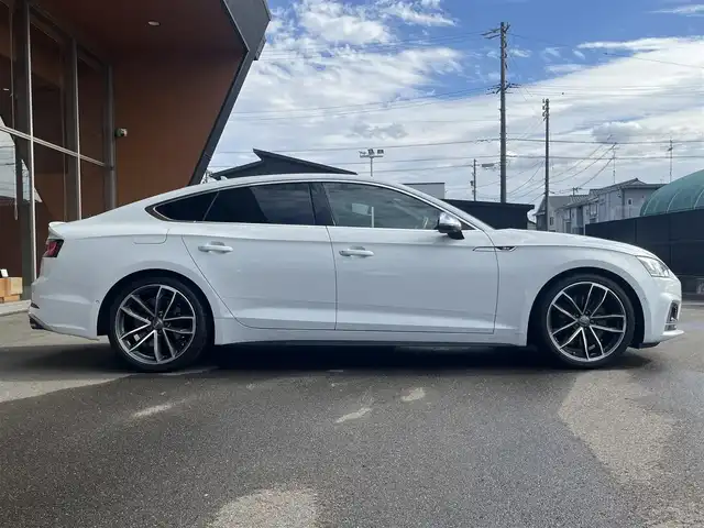 アウディ Ｓ５ スポーツバック 岐阜県 2018(平30)年 2.9万km グレイシアホワイトメタリック マトリクスＬＥＤヘッドライト/アダプティブクルーズコントロール/アクティブレーンアシスト/サイドアシスト/プレセンスシティ/プレセンスリア/アンビエントライティング/MMIナビゲーション/TVチューナー/スマートフォンインターフェイス/Bluetooth/全方位カメラ/前席パワーシート/運転席メモリー付/シートヒーター/ブラックグリル
