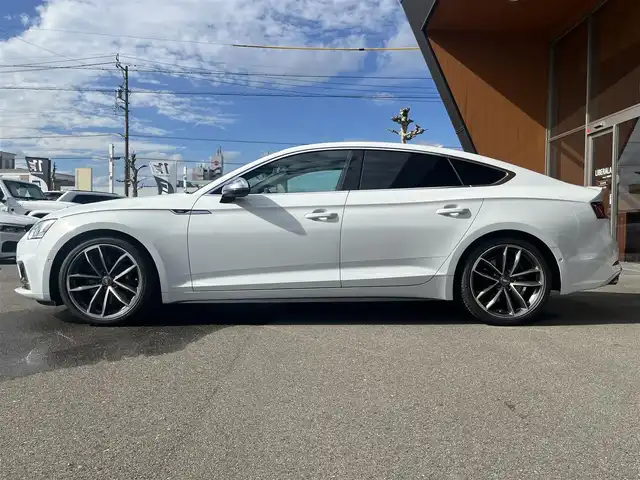 アウディ Ｓ５ スポーツバック 岐阜県 2018(平30)年 2.9万km グレイシアホワイトメタリック マトリクスＬＥＤヘッドライト/アダプティブクルーズコントロール/アクティブレーンアシスト/サイドアシスト/プレセンスシティ/プレセンスリア/アンビエントライティング/MMIナビゲーション/TVチューナー/スマートフォンインターフェイス/Bluetooth/全方位カメラ/前席パワーシート/運転席メモリー付/シートヒーター/ブラックグリル