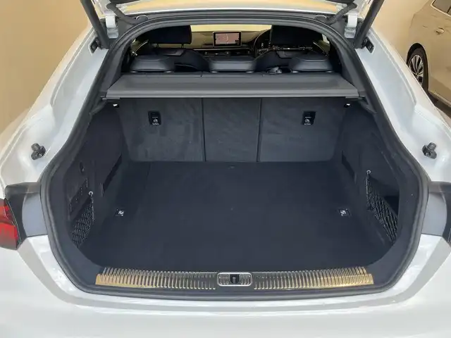 アウディ Ｓ５ スポーツバック 岐阜県 2018(平30)年 2.9万km グレイシアホワイトメタリック マトリクスＬＥＤヘッドライト/アダプティブクルーズコントロール/アクティブレーンアシスト/サイドアシスト/プレセンスシティ/プレセンスリア/アンビエントライティング/MMIナビゲーション/TVチューナー/スマートフォンインターフェイス/Bluetooth/全方位カメラ/前席パワーシート/運転席メモリー付/シートヒーター/ブラックグリル