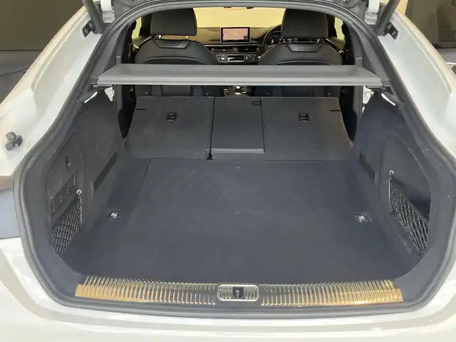 アウディ Ｓ５ スポーツバック 岐阜県 2018(平30)年 2.9万km グレイシアホワイトメタリック マトリクスＬＥＤヘッドライト/アダプティブクルーズコントロール/アクティブレーンアシスト/サイドアシスト/プレセンスシティ/プレセンスリア/アンビエントライティング/MMIナビゲーション/TVチューナー/スマートフォンインターフェイス/Bluetooth/全方位カメラ/前席パワーシート/運転席メモリー付/シートヒーター/ブラックグリル