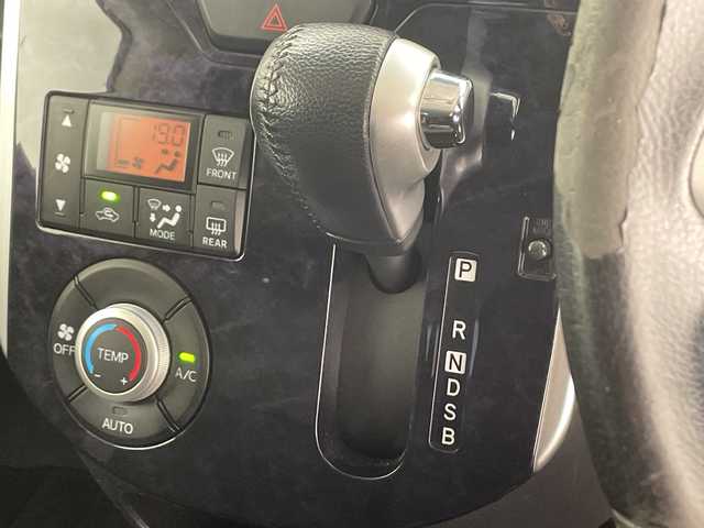 ダイハツ タント カスタムRSトップED VS SAⅢ 千葉県 2019(平31)年 6.6万km パールホワイトⅢ 純正SDナビ【AM/FM/BT/CD/DVD】/両側パワースライドドア/アラウンドビューモニター/横滑り防止装置/衝突被害軽減システム/レーンキープアシスト/アイドリングストップ/オートライト/オートマチックハイビーム/LEDヘッドランプ/純正AW15インチ/シートヒーター【運転席側】/USB入力端子/ドライブレコーダー【前側】/フルセグTV