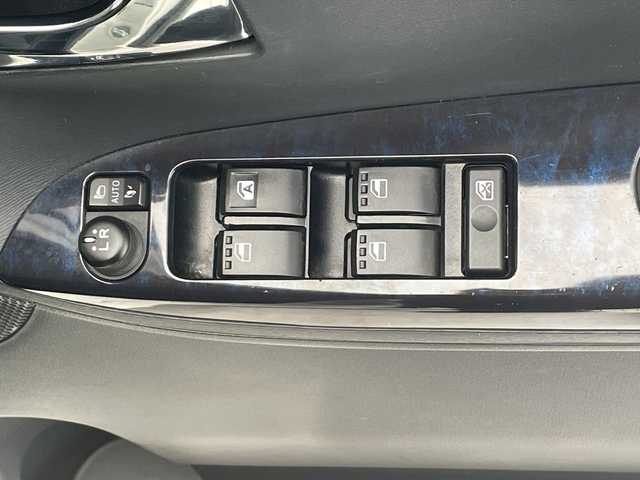 ダイハツ タント カスタムRSトップED VS SAⅢ 千葉県 2019(平31)年 6.6万km パールホワイトⅢ 純正SDナビ【AM/FM/BT/CD/DVD】/両側パワースライドドア/アラウンドビューモニター/横滑り防止装置/衝突被害軽減システム/レーンキープアシスト/アイドリングストップ/オートライト/オートマチックハイビーム/LEDヘッドランプ/純正AW15インチ/シートヒーター【運転席側】/USB入力端子/ドライブレコーダー【前側】/フルセグTV