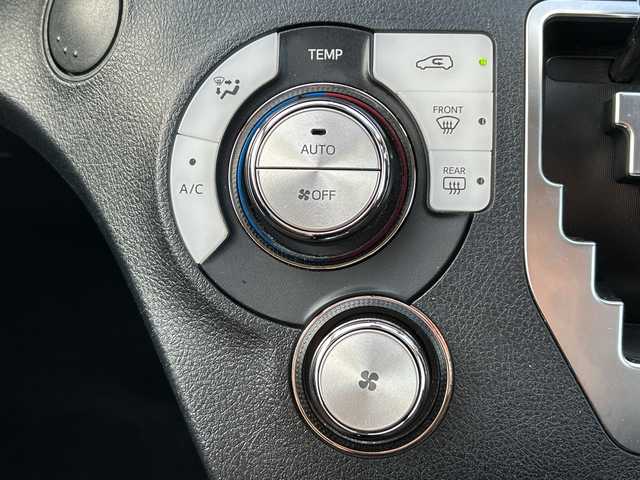 トヨタ シエンタ G クエロ 愛媛県 2020(令2)年 5.9万km ブラックマイカ 純正Panasonicナビ/（Bluetooth/フルセグTV/SD）/衝突軽減ブレーキ/LEDヘッドライト/オートマチックハイビーム/コーナーセンサー/両側パワースライドドア/バックカメラ/ETC/3列シート/スマートキー/横滑り防止装置/レーンキープアシスト/パーキングアシスト