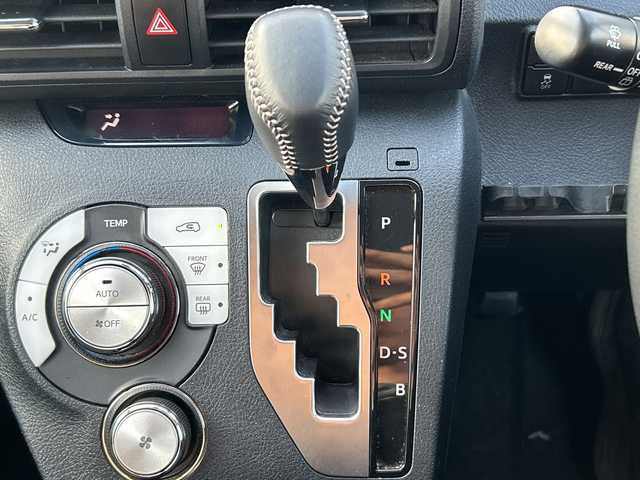 トヨタ シエンタ G クエロ 愛媛県 2020(令2)年 5.9万km ブラックマイカ 純正Panasonicナビ/（Bluetooth/フルセグTV/SD）/衝突軽減ブレーキ/LEDヘッドライト/オートマチックハイビーム/コーナーセンサー/両側パワースライドドア/バックカメラ/ETC/3列シート/スマートキー/横滑り防止装置/レーンキープアシスト/パーキングアシスト