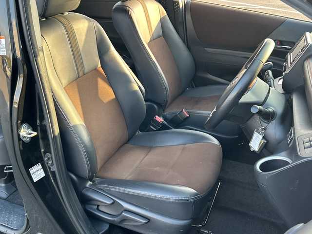 トヨタ シエンタ G クエロ 愛媛県 2020(令2)年 5.9万km ブラックマイカ 純正Panasonicナビ/（Bluetooth/フルセグTV/SD）/衝突軽減ブレーキ/LEDヘッドライト/オートマチックハイビーム/コーナーセンサー/両側パワースライドドア/バックカメラ/ETC/3列シート/スマートキー/横滑り防止装置/レーンキープアシスト/パーキングアシスト