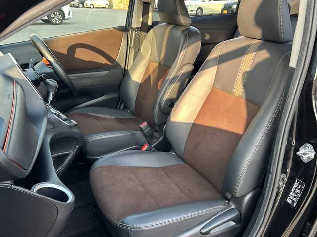 トヨタ シエンタ G クエロ 愛媛県 2020(令2)年 5.9万km ブラックマイカ 純正Panasonicナビ/（Bluetooth/フルセグTV/SD）/衝突軽減ブレーキ/LEDヘッドライト/オートマチックハイビーム/コーナーセンサー/両側パワースライドドア/バックカメラ/ETC/3列シート/スマートキー/横滑り防止装置/レーンキープアシスト/パーキングアシスト