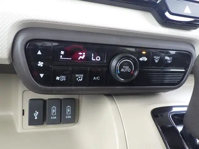 ホンダ Ｎ ＢＯＸ G L ターボ ホンダセンシング 千葉県 2019(平31)年 2.3万km クリスタルブラックパール ホンダセンシング/・衝突軽減ブレーキ（CMBS）/・車線維持支援システム（LKAS）/・アダプティブクルーズコントロール（ACC）/・後方誤発進抑制機能/・誤発進抑制機能/両側パワースライドドア/純正SDナビ/地デジTV/【DVD/CD再生機能】/バックカメラ/革巻きステアリング/パドルシフト/ETC/LEDヘッドライト/ウインカーミラー/リアコーナーセンサー/サイド/カーテンエアバッグ/Honda スマートキー