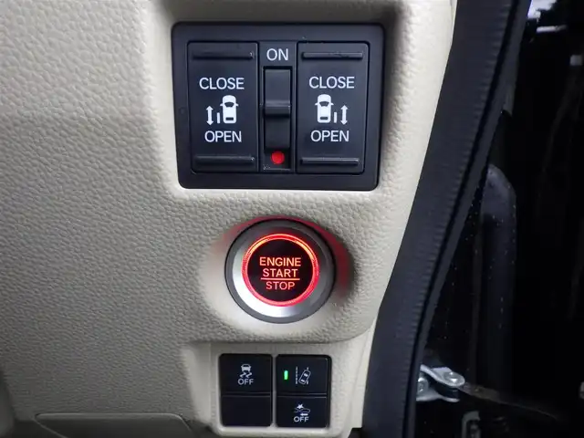 ホンダ Ｎ ＢＯＸ G L ターボ ホンダセンシング 千葉県 2019(平31)年 2.3万km クリスタルブラックパール ホンダセンシング/・衝突軽減ブレーキ（CMBS）/・車線維持支援システム（LKAS）/・アダプティブクルーズコントロール（ACC）/・後方誤発進抑制機能/・誤発進抑制機能/両側パワースライドドア/純正SDナビ/地デジTV/【DVD/CD再生機能】/バックカメラ/革巻きステアリング/パドルシフト/ETC/LEDヘッドライト/ウインカーミラー/リアコーナーセンサー/サイド/カーテンエアバッグ/Honda スマートキー