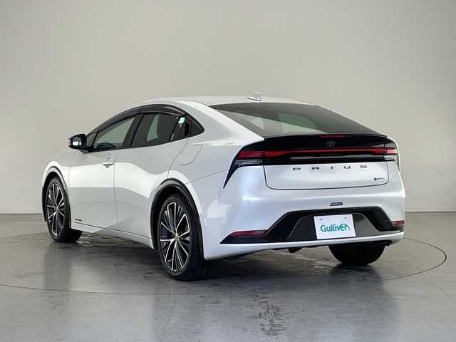 トヨタ プリウス Z 長野県 2023(令5)年 0.8万km プラチナホワイトパールマイカ 4WD/12.3インチ純正メモリナビ/（フルセグTV＆USB＆BL＆FM・AM）/全周囲カメラ/トヨタチームメイトアドバンスドパーク/トヨタセーフティセンス/・レーダークルーズコントロール/・レーンディパーチャーアラート/・BSM、PCS、PDA、RTCA、RCD、PKSB/・後方車両接近告知/・安心降車アシスト/レザーシート/シートヒーター（前席）/エアシート（前席）/メモリー式パワーシート（D席）/ステアリングヒーター/ステアリングスイッチ/ビルトインETC2.0/電動リアゲート/LEDヘッドライト/オートマチックハイビーム/19インチ純正アルミホイール/純正ドアバザー/純正フロアマット/電動パーキングブレーキ/ブレーキホールド/スマートキー