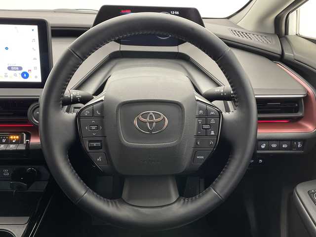 トヨタ プリウス Z 長野県 2023(令5)年 0.8万km プラチナホワイトパールマイカ 4WD/12.3インチ純正メモリナビ/（フルセグTV＆USB＆BL＆FM・AM）/全周囲カメラ/トヨタチームメイトアドバンスドパーク/トヨタセーフティセンス/・レーダークルーズコントロール/・レーンディパーチャーアラート/・BSM、PCS、PDA、RTCA、RCD、PKSB/・後方車両接近告知/・安心降車アシスト/レザーシート/シートヒーター（前席）/エアシート（前席）/メモリー式パワーシート（D席）/ステアリングヒーター/ステアリングスイッチ/ビルトインETC2.0/電動リアゲート/LEDヘッドライト/オートマチックハイビーム/19インチ純正アルミホイール/純正ドアバザー/純正フロアマット/電動パーキングブレーキ/ブレーキホールド/スマートキー