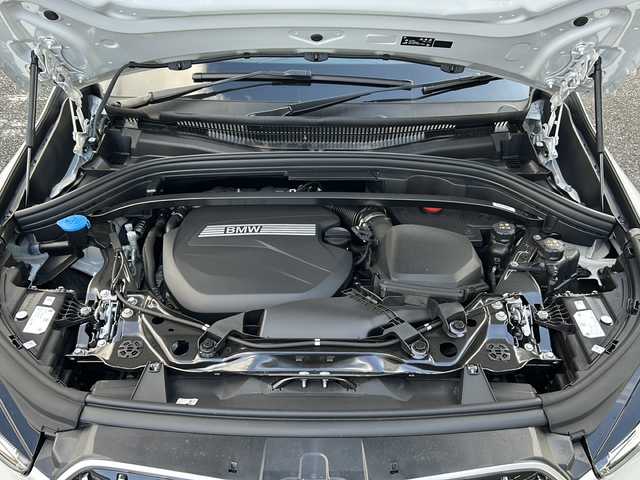 ＢＭＷ ＢＭＷ Ｘ１ xDrive 20d Mスポーツ 岐阜県 2025(令7)年 0.5万km ミネラルホワイト ワンオーナー/オプションAWタイヤ/サンルーフ/テクノロジーパッケージ/メーカーオプションナビ/AM/FM/BT/前後ドライブレコーダー/パドルシフト/アダプティブクルーズコントロール/パワーバックドア/バックカメラ/アラウンドビューモニター/ETC/オートライト/オートエアコン/ステアリングヒーター/シートヒーター/パワーシート/シートメモリー/ハーフレザーシート/デジタルコックピット/ワイヤレス充電器/正面/側面衝突警告/車線逸脱/変更警告/降車警告/運転注意力モニター/パーキングアシスト/制限速度アシスト/アクティブPDC緊急ブレーキ/駐車距離コントロール/発進モニター/横方向交通警告/制限速度アシスト/アンビエントライト/リアフォグライトオン/オフ/純正フロアマット/カバー/Apple car play/ISOFIX