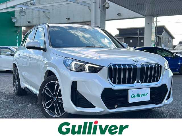 ＢＭＷ ＢＭＷ Ｘ１ xDrive 20d Mスポーツ 岐阜県 2025(令7)年 0.5万km ミネラルホワイト ワンオーナー/オプションAWタイヤ/サンルーフ/テクノロジーパッケージ/メーカーオプションナビ/AM/FM/BT/前後ドライブレコーダー/パドルシフト/アダプティブクルーズコントロール/パワーバックドア/バックカメラ/アラウンドビューモニター/ETC/オートライト/オートエアコン/ステアリングヒーター/シートヒーター/パワーシート/シートメモリー/ハーフレザーシート/デジタルコックピット/ワイヤレス充電器/正面/側面衝突警告/車線逸脱/変更警告/降車警告/運転注意力モニター/パーキングアシスト/制限速度アシスト/アクティブPDC緊急ブレーキ/駐車距離コントロール/発進モニター/横方向交通警告/制限速度アシスト/アンビエントライト/リアフォグライトオン/オフ/純正フロアマット/カバー/Apple car play/ISOFIX