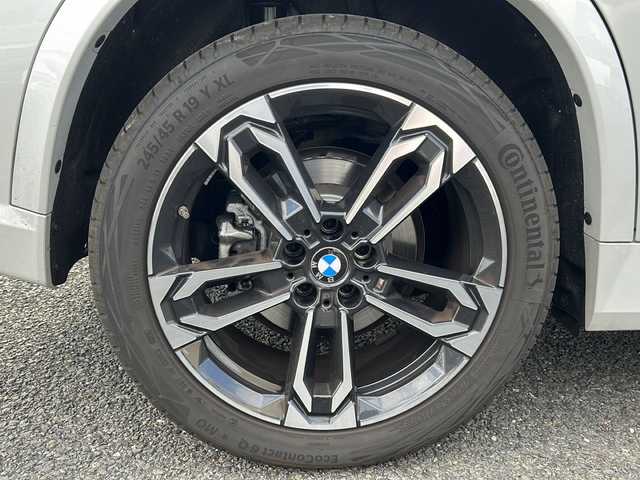 ＢＭＷ ＢＭＷ Ｘ１ xDrive 20d Mスポーツ 岐阜県 2025(令7)年 0.5万km ミネラルホワイト ワンオーナー/オプションAWタイヤ/サンルーフ/テクノロジーパッケージ/メーカーオプションナビ/AM/FM/BT/前後ドライブレコーダー/パドルシフト/アダプティブクルーズコントロール/パワーバックドア/バックカメラ/アラウンドビューモニター/ETC/オートライト/オートエアコン/ステアリングヒーター/シートヒーター/パワーシート/シートメモリー/ハーフレザーシート/デジタルコックピット/ワイヤレス充電器/正面/側面衝突警告/車線逸脱/変更警告/降車警告/運転注意力モニター/パーキングアシスト/制限速度アシスト/アクティブPDC緊急ブレーキ/駐車距離コントロール/発進モニター/横方向交通警告/制限速度アシスト/アンビエントライト/リアフォグライトオン/オフ/純正フロアマット/カバー/Apple car play/ISOFIX