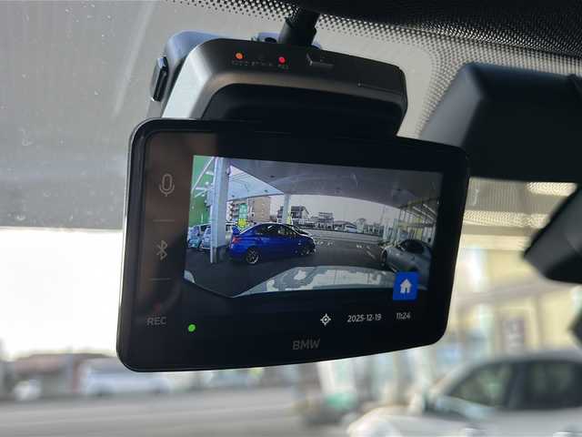 ＢＭＷ ＢＭＷ Ｘ１ xDrive 20d Mスポーツ 岐阜県 2025(令7)年 0.5万km ミネラルホワイト ワンオーナー/オプションAWタイヤ/サンルーフ/テクノロジーパッケージ/メーカーオプションナビ/AM/FM/BT/前後ドライブレコーダー/パドルシフト/アダプティブクルーズコントロール/パワーバックドア/バックカメラ/アラウンドビューモニター/ETC/オートライト/オートエアコン/ステアリングヒーター/シートヒーター/パワーシート/シートメモリー/ハーフレザーシート/デジタルコックピット/ワイヤレス充電器/正面/側面衝突警告/車線逸脱/変更警告/降車警告/運転注意力モニター/パーキングアシスト/制限速度アシスト/アクティブPDC緊急ブレーキ/駐車距離コントロール/発進モニター/横方向交通警告/制限速度アシスト/アンビエントライト/リアフォグライトオン/オフ/純正フロアマット/カバー/Apple car play/ISOFIX