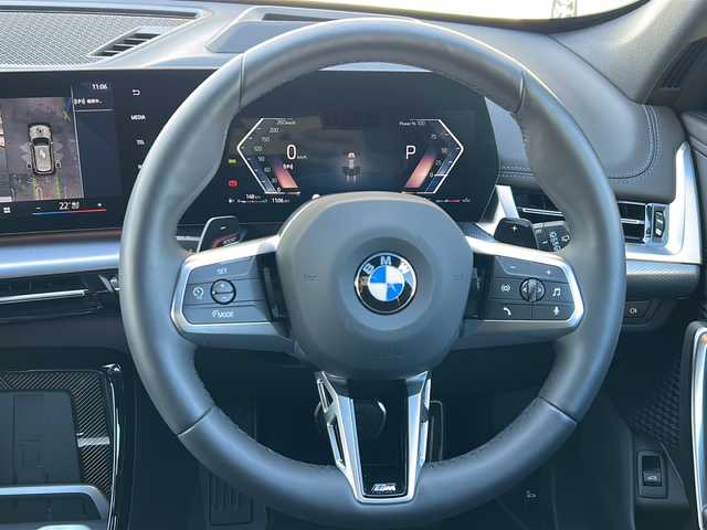 ＢＭＷ ＢＭＷ Ｘ１ xDrive 20d Mスポーツ 岐阜県 2025(令7)年 0.5万km ミネラルホワイト ワンオーナー/オプションAWタイヤ/サンルーフ/テクノロジーパッケージ/メーカーオプションナビ/AM/FM/BT/前後ドライブレコーダー/パドルシフト/アダプティブクルーズコントロール/パワーバックドア/バックカメラ/アラウンドビューモニター/ETC/オートライト/オートエアコン/ステアリングヒーター/シートヒーター/パワーシート/シートメモリー/ハーフレザーシート/デジタルコックピット/ワイヤレス充電器/正面/側面衝突警告/車線逸脱/変更警告/降車警告/運転注意力モニター/パーキングアシスト/制限速度アシスト/アクティブPDC緊急ブレーキ/駐車距離コントロール/発進モニター/横方向交通警告/制限速度アシスト/アンビエントライト/リアフォグライトオン/オフ/純正フロアマット/カバー/Apple car play/ISOFIX