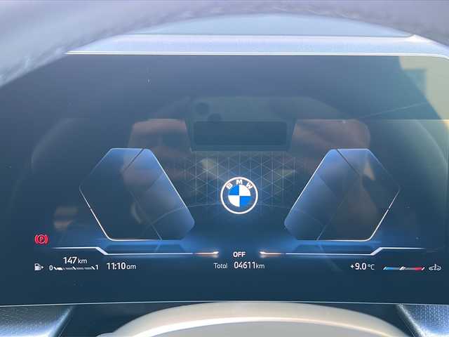 ＢＭＷ ＢＭＷ Ｘ１ xDrive 20d Mスポーツ 岐阜県 2025(令7)年 0.5万km ミネラルホワイト ワンオーナー/オプションAWタイヤ/サンルーフ/テクノロジーパッケージ/メーカーオプションナビ/AM/FM/BT/前後ドライブレコーダー/パドルシフト/アダプティブクルーズコントロール/パワーバックドア/バックカメラ/アラウンドビューモニター/ETC/オートライト/オートエアコン/ステアリングヒーター/シートヒーター/パワーシート/シートメモリー/ハーフレザーシート/デジタルコックピット/ワイヤレス充電器/正面/側面衝突警告/車線逸脱/変更警告/降車警告/運転注意力モニター/パーキングアシスト/制限速度アシスト/アクティブPDC緊急ブレーキ/駐車距離コントロール/発進モニター/横方向交通警告/制限速度アシスト/アンビエントライト/リアフォグライトオン/オフ/純正フロアマット/カバー/Apple car play/ISOFIX