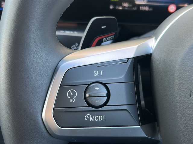 ＢＭＷ ＢＭＷ Ｘ１ xDrive 20d Mスポーツ 岐阜県 2025(令7)年 0.5万km ミネラルホワイト ワンオーナー/オプションAWタイヤ/サンルーフ/テクノロジーパッケージ/メーカーオプションナビ/AM/FM/BT/前後ドライブレコーダー/パドルシフト/アダプティブクルーズコントロール/パワーバックドア/バックカメラ/アラウンドビューモニター/ETC/オートライト/オートエアコン/ステアリングヒーター/シートヒーター/パワーシート/シートメモリー/ハーフレザーシート/デジタルコックピット/ワイヤレス充電器/正面/側面衝突警告/車線逸脱/変更警告/降車警告/運転注意力モニター/パーキングアシスト/制限速度アシスト/アクティブPDC緊急ブレーキ/駐車距離コントロール/発進モニター/横方向交通警告/制限速度アシスト/アンビエントライト/リアフォグライトオン/オフ/純正フロアマット/カバー/Apple car play/ISOFIX