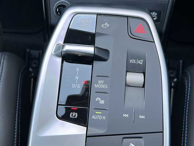 ＢＭＷ ＢＭＷ Ｘ１ xDrive 20d Mスポーツ 岐阜県 2025(令7)年 0.5万km ミネラルホワイト ワンオーナー/オプションAWタイヤ/サンルーフ/テクノロジーパッケージ/メーカーオプションナビ/AM/FM/BT/前後ドライブレコーダー/パドルシフト/アダプティブクルーズコントロール/パワーバックドア/バックカメラ/アラウンドビューモニター/ETC/オートライト/オートエアコン/ステアリングヒーター/シートヒーター/パワーシート/シートメモリー/ハーフレザーシート/デジタルコックピット/ワイヤレス充電器/正面/側面衝突警告/車線逸脱/変更警告/降車警告/運転注意力モニター/パーキングアシスト/制限速度アシスト/アクティブPDC緊急ブレーキ/駐車距離コントロール/発進モニター/横方向交通警告/制限速度アシスト/アンビエントライト/リアフォグライトオン/オフ/純正フロアマット/カバー/Apple car play/ISOFIX