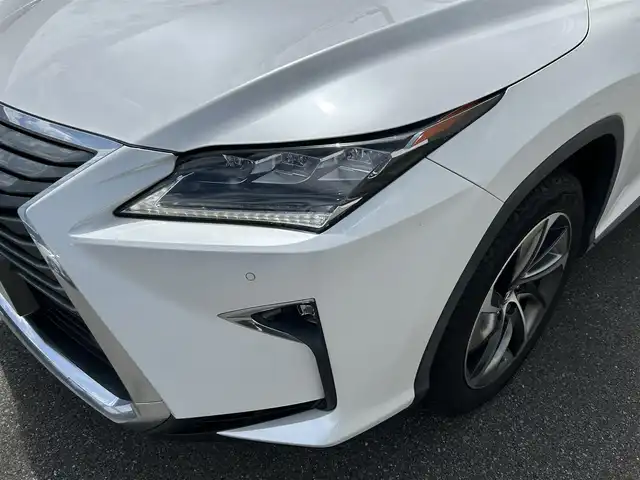 レクサス ＲＸ 450h バージョンL 山形県 2016(平28)年 6.8万km ソニッククォーツ ・4WD/・純正SDナビ/・CD/DVD/BD/SD/BT/フルセグ/・パノラミックビューモニター/・ビルトインETC2.0/・防眩インナーミラー/・レクサスセーフティシステム＋/・プリクラッシュセーフティ/・レーンキープアシスト/・アダプティブクルーズコントロール/・クリアランスソナー/・横滑り防止装置/・ブラインドスポットモニター/・ヘッドアップディスプレイ/・パワーバックドア/・100V電源/・オートマチックハイビーム/・LEDヘッドライト/・オートライト/・レザーシート/・全席シートヒーター/・D+N席シートエアコン/・全席パワーシート/・ステアリングヒーター/・純正20インチAW/・純正フロアマット/・プッシュスタート/・スマートキー/・保証書/・取扱説明