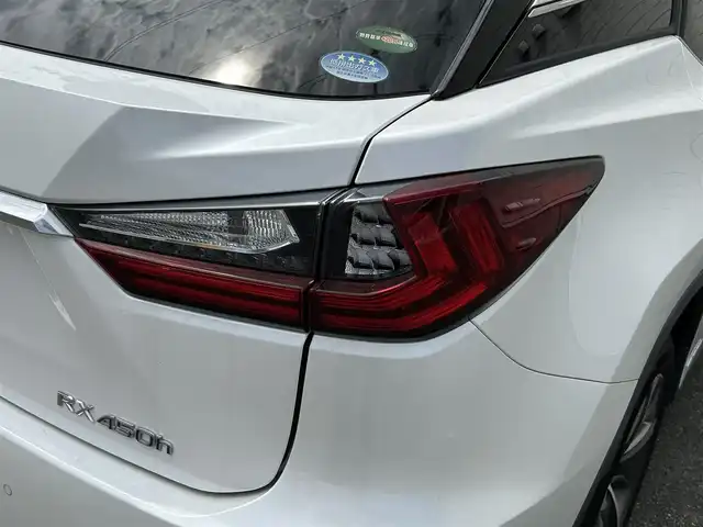 レクサス ＲＸ 450h バージョンL 山形県 2016(平28)年 6.8万km ソニッククォーツ ・4WD/・純正SDナビ/・CD/DVD/BD/SD/BT/フルセグ/・パノラミックビューモニター/・ビルトインETC2.0/・防眩インナーミラー/・レクサスセーフティシステム＋/・プリクラッシュセーフティ/・レーンキープアシスト/・アダプティブクルーズコントロール/・クリアランスソナー/・横滑り防止装置/・ブラインドスポットモニター/・ヘッドアップディスプレイ/・パワーバックドア/・100V電源/・オートマチックハイビーム/・LEDヘッドライト/・オートライト/・レザーシート/・全席シートヒーター/・D+N席シートエアコン/・全席パワーシート/・ステアリングヒーター/・純正20インチAW/・純正フロアマット/・プッシュスタート/・スマートキー/・保証書/・取扱説明