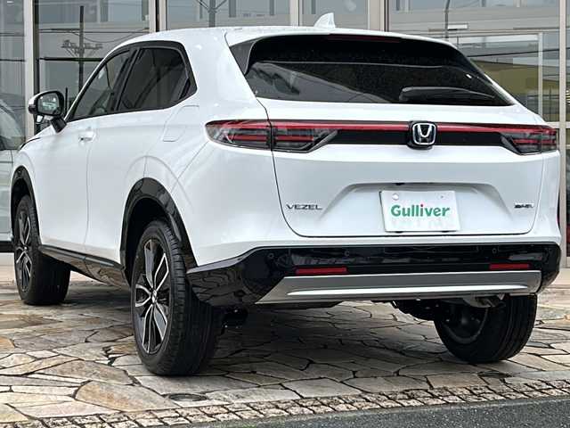 ホンダ ヴェゼル ハイブリッド e:HEV Z 静岡県 2025(令7)年 0.1万km未満 プラチナホワイトパール 【主要装備】/Ｈｏｎｄａ　ＣＯＮＮＥＣＴディスプレー/ＥＴＣ２．０車載器/ワイヤレス充電器　/メモリナビ/バックカメラ　/パワーバックドア　/プッシュスタート　/スマートキー　/純正１８インチアルミホイール　/レーダークルーズコントロール/前席シートヒーター/ハーフレザーシート/アップルカープレイ/アンドロイドオート/レーダークルーズコントロール/プリクラッシュセーフティ/クリアランスソナー