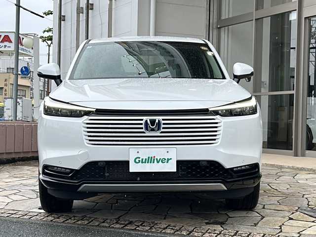 ホンダ ヴェゼル ハイブリッド e:HEV Z 静岡県 2025(令7)年 0.1万km未満 プラチナホワイトパール 【主要装備】/Ｈｏｎｄａ　ＣＯＮＮＥＣＴディスプレー/ＥＴＣ２．０車載器/ワイヤレス充電器　/メモリナビ/バックカメラ　/パワーバックドア　/プッシュスタート　/スマートキー　/純正１８インチアルミホイール　/レーダークルーズコントロール/前席シートヒーター/ハーフレザーシート/アップルカープレイ/アンドロイドオート/レーダークルーズコントロール/プリクラッシュセーフティ/クリアランスソナー