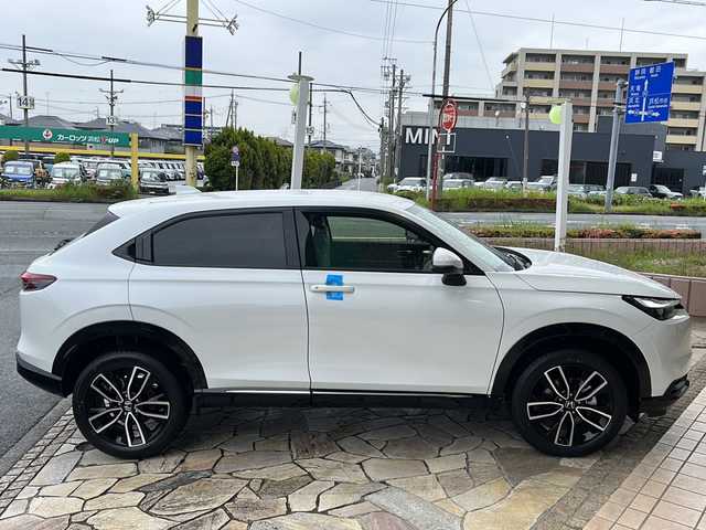 ホンダ ヴェゼル ハイブリッド e:HEV Z 静岡県 2025(令7)年 0.1万km未満 プラチナホワイトパール 【主要装備】/Ｈｏｎｄａ　ＣＯＮＮＥＣＴディスプレー/ＥＴＣ２．０車載器/ワイヤレス充電器　/メモリナビ/バックカメラ　/パワーバックドア　/プッシュスタート　/スマートキー　/純正１８インチアルミホイール　/レーダークルーズコントロール/前席シートヒーター/ハーフレザーシート/アップルカープレイ/アンドロイドオート/レーダークルーズコントロール/プリクラッシュセーフティ/クリアランスソナー