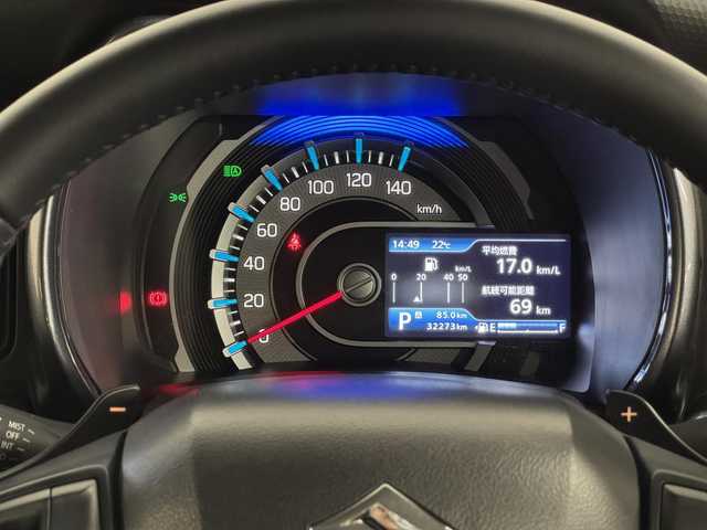 スズキ ハスラー Jスタイル ターボ 三重県 2021(令3)年 3.3万km ピュアホワイトパール/ガンメタリック2トーン フルタイム4WD/マイルドハイブリッド・ターボ/MTモード付インパネCVT/メーカーOP 純正9インチナビ/（CD/DVD/FM/AM/Bluetooth/USB/iPod/SmartDeviceLink/Apple CarPlay/AndroidAuto）/【OP】全方位モニター/ドライブレコーダー 前後/ビルトイン ETC/【OP】ルーフレール/スズキセーフティサポート/・デュアルカメラブレーキサポート/・車線逸脱警報機能／ふらつき警報機能／車線逸脱抑制機能/・アダプティブクルーズコントロール（全車速追従機能付）/・リヤパーキングセンサー/・標識認識機能（車両進入禁止、はみ出し通行禁止、最高速度、一時停止）/装備/【4WD車限定装備】/●スノーモードスイッチ/●グリップコントロール/●ヒルディセントコントロール/・シートヒーター（D/N）/・オートエアコン/・オートライト/・LED ヘッドランプ＋フロントフォグランプ/・ハイビームアシスト/・パドルシフト/・ステアリングスイッチ/・プッシュスタート/・電動格納ドアミラー（ウインカーランプ付）/・純正15inAW/・保/取/ナビ取