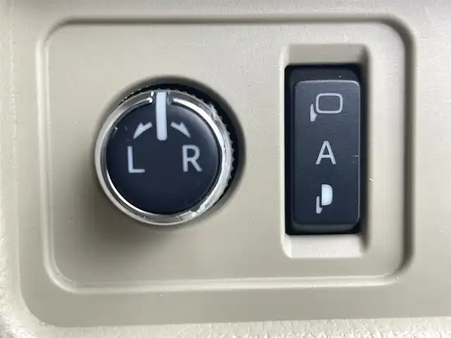 トヨタ ランドクルーザー プラド TX Lパッケージ 千葉県 2018(平30)年 4.3万km ホワイトパールクリスタルシャイン 7人乗り/サンルーフ/モデリスタエアロ/衝突軽減システム/社外後席モニター/レーンキープアシスト/レーダークルーズ/シートエアコン/コーナーセンサー/LEDヘッドライト/バックカメラ/ドライブレコーダー/ETC/オートハイビーム/パワーシート/レザーシート/ステリモ