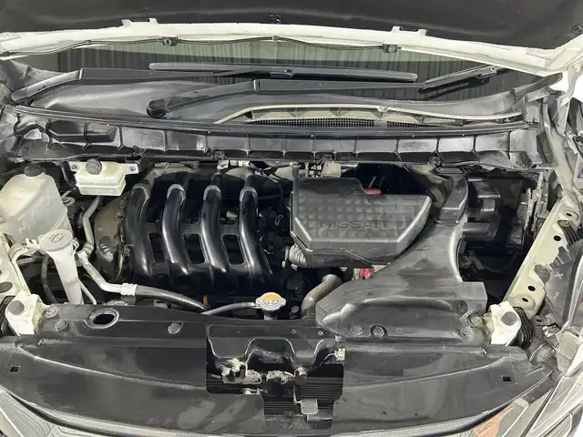 日産 セレナ ハイウェイスター Vセレクション 佐賀県 2018(平30)年 2.8万km ブリリアントホワイトパール 2トーン 純正9インチワイドナビ（MM517D-L）/（CD/DVD/Bluetooth/iPod)/衝突軽減システム/横滑り防止/全周囲カメラ/両側電動スライドドア/クルーズコントロール/前方ドライブレコーダー/ETC/オートライト/アイドリングストップ/ハンズフリードア/純正16インチアルミホイール/純正ドアバイザー/スマートキー