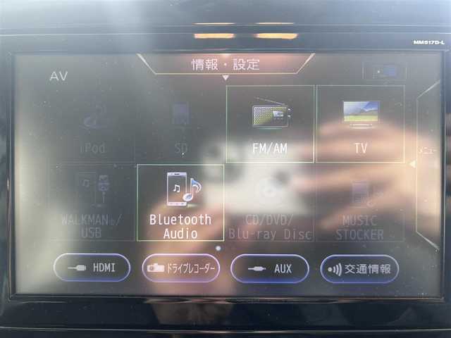 日産 セレナ ハイウェイスター Vセレクション 佐賀県 2018(平30)年 2.8万km ブリリアントホワイトパール 2トーン 純正9インチワイドナビ（MM517D-L）/（CD/DVD/Bluetooth/iPod)/衝突軽減システム/横滑り防止/全周囲カメラ/両側電動スライドドア/クルーズコントロール/前方ドライブレコーダー/ETC/オートライト/アイドリングストップ/ハンズフリードア/純正16インチアルミホイール/純正ドアバイザー/スマートキー