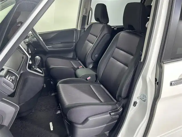 日産 セレナ ハイウェイスター Vセレクション 佐賀県 2018(平30)年 2.8万km ブリリアントホワイトパール 2トーン 純正9インチワイドナビ（MM517D-L）/（CD/DVD/Bluetooth/iPod)/衝突軽減システム/横滑り防止/全周囲カメラ/両側電動スライドドア/クルーズコントロール/前方ドライブレコーダー/ETC/オートライト/アイドリングストップ/ハンズフリードア/純正16インチアルミホイール/純正ドアバイザー/スマートキー