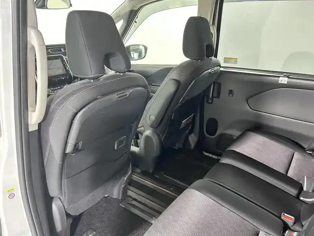日産 セレナ ハイウェイスター Vセレクション 佐賀県 2018(平30)年 2.8万km ブリリアントホワイトパール 2トーン 純正9インチワイドナビ（MM517D-L）/（CD/DVD/Bluetooth/iPod)/衝突軽減システム/横滑り防止/全周囲カメラ/両側電動スライドドア/クルーズコントロール/前方ドライブレコーダー/ETC/オートライト/アイドリングストップ/ハンズフリードア/純正16インチアルミホイール/純正ドアバイザー/スマートキー