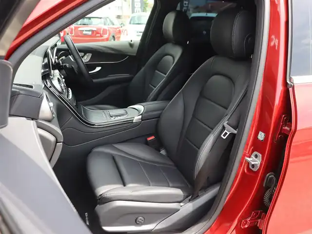 メルセデス・ベンツ ＧＬＣ２２０ 長野県 2021(令3)年 2.5万km 赤 レーダーＳ－ＰＫＧ　/黒革シート　/純正ナビ　/３６０°コックピットＤ　/ディストロニック　/衝突軽減Ｂ　/ＬＫＡ　/ＢＳＭ　/パワーシート／ヒーター　/パワーバックＤ　/アンビエントライト　/キーレスゴー　/ＡＭＧ１９ＡＷ