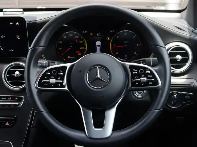 メルセデス・ベンツ ＧＬＣ２２０ 長野県 2021(令3)年 2.5万km 赤 レーダーＳ－ＰＫＧ　/黒革シート　/純正ナビ　/３６０°コックピットＤ　/ディストロニック　/衝突軽減Ｂ　/ＬＫＡ　/ＢＳＭ　/パワーシート／ヒーター　/パワーバックＤ　/アンビエントライト　/キーレスゴー　/ＡＭＧ１９ＡＷ