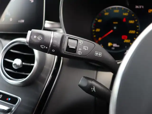 メルセデス・ベンツ ＧＬＣ２２０ 長野県 2021(令3)年 2.5万km 赤 レーダーＳ－ＰＫＧ　/黒革シート　/純正ナビ　/３６０°コックピットＤ　/ディストロニック　/衝突軽減Ｂ　/ＬＫＡ　/ＢＳＭ　/パワーシート／ヒーター　/パワーバックＤ　/アンビエントライト　/キーレスゴー　/ＡＭＧ１９ＡＷ