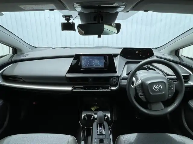 トヨタ プリウス X 滋賀県 2024(令6)年 0.8万km スーパーホワイトⅡ 社外ナビ/(Bluetooth/CD/DVD/AM/FM)/トヨタセーフティーセンス/・プリクラッシュセーフティ/・レーダークルーズコントロール/・標識認識/・オートハイビーム/LEDオートライト/電動パーキング/ブレーキホールド/ビルトインETC/ドライブレコーダー/電動格納ミラー/USB/100V電源