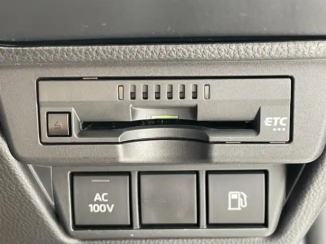 トヨタ プリウス X 滋賀県 2024(令6)年 0.8万km スーパーホワイトⅡ 社外ナビ/(Bluetooth/CD/DVD/AM/FM)/トヨタセーフティーセンス/・プリクラッシュセーフティ/・レーダークルーズコントロール/・標識認識/・オートハイビーム/LEDオートライト/電動パーキング/ブレーキホールド/ビルトインETC/ドライブレコーダー/電動格納ミラー/USB/100V電源
