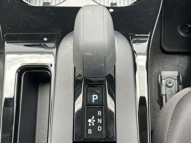 トヨタ プリウス X 滋賀県 2024(令6)年 0.8万km スーパーホワイトⅡ 社外ナビ/(Bluetooth/CD/DVD/AM/FM)/トヨタセーフティーセンス/・プリクラッシュセーフティ/・レーダークルーズコントロール/・標識認識/・オートハイビーム/LEDオートライト/電動パーキング/ブレーキホールド/ビルトインETC/ドライブレコーダー/電動格納ミラー/USB/100V電源
