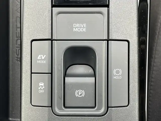 トヨタ プリウス X 滋賀県 2024(令6)年 0.8万km スーパーホワイトⅡ 社外ナビ/(Bluetooth/CD/DVD/AM/FM)/トヨタセーフティーセンス/・プリクラッシュセーフティ/・レーダークルーズコントロール/・標識認識/・オートハイビーム/LEDオートライト/電動パーキング/ブレーキホールド/ビルトインETC/ドライブレコーダー/電動格納ミラー/USB/100V電源