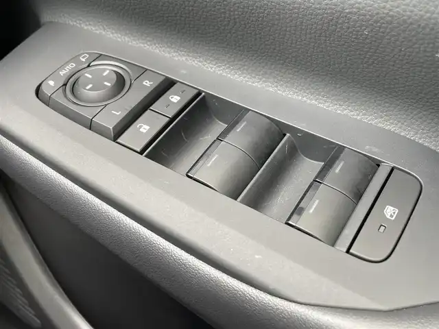 トヨタ プリウス X 滋賀県 2024(令6)年 0.8万km スーパーホワイトⅡ 社外ナビ/(Bluetooth/CD/DVD/AM/FM)/トヨタセーフティーセンス/・プリクラッシュセーフティ/・レーダークルーズコントロール/・標識認識/・オートハイビーム/LEDオートライト/電動パーキング/ブレーキホールド/ビルトインETC/ドライブレコーダー/電動格納ミラー/USB/100V電源