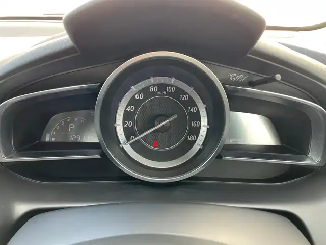 マツダ デミオ 13S アーバンスタイリッシュM 岩手県 2015(平27)年 13万km ジェットブラックマイカ i-ACTIVSENSE/　・スマートシティブレーキサポート/　・レーンキープアシストシステム/　・ハイビームコントロールシステム/　・ブラインドスポットモニタリング/　・リアクロストラフィックアラート/マツダ純正ナビ/　　CD/DVD/Bluetooth/フルセグTV/LEDヘッドライト/シートヒーター/スマートキー/ビルトインETC