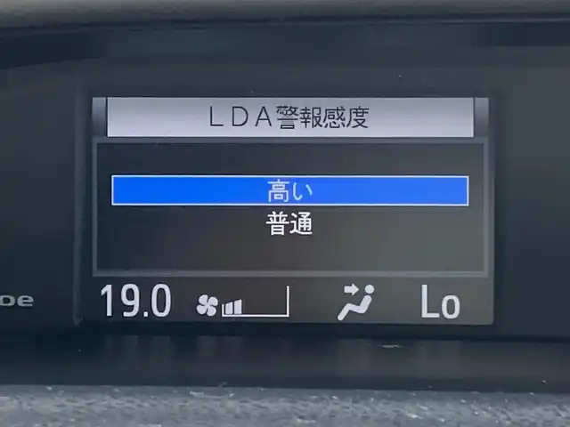 トヨタ ヴォクシー ZS 煌Ⅲ 千葉県 2021(令3)年 3万km ホワイトパールクリスタルシャイン ALPINE7インチナビ/(TV/SD/AM/FM/Bluetooth /Apple CarPlay /AndroidAuto)/フリップダウンモニター/バックカメラ/衝突被害軽減システム/車線逸脱警報/クルーズコントロール/ハーフレザーシート/両側パワースライドドア/横滑り防止装置/ETC/ドライブレコーダー/アイドリングストップ/LEDヘッドライト/フォグランプ/オートライト/ウィンカーミラー/電動格納ミラー/純正16インチAW/シートリフター/プッシュスタート/スマートキー/フロアマット/ドアバイザー