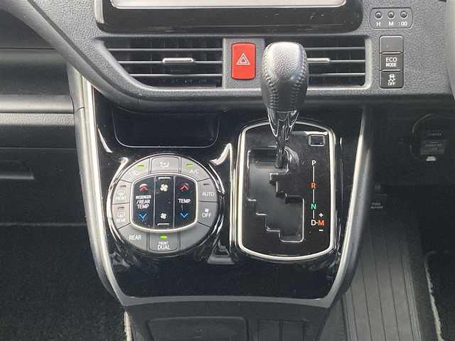 トヨタ ヴォクシー ZS 煌Ⅲ 千葉県 2021(令3)年 3万km ホワイトパールクリスタルシャイン ALPINE7インチナビ/(TV/SD/AM/FM/Bluetooth /Apple CarPlay /AndroidAuto)/フリップダウンモニター/バックカメラ/衝突被害軽減システム/車線逸脱警報/クルーズコントロール/ハーフレザーシート/両側パワースライドドア/横滑り防止装置/ETC/ドライブレコーダー/アイドリングストップ/LEDヘッドライト/フォグランプ/オートライト/ウィンカーミラー/電動格納ミラー/純正16インチAW/シートリフター/プッシュスタート/スマートキー/フロアマット/ドアバイザー