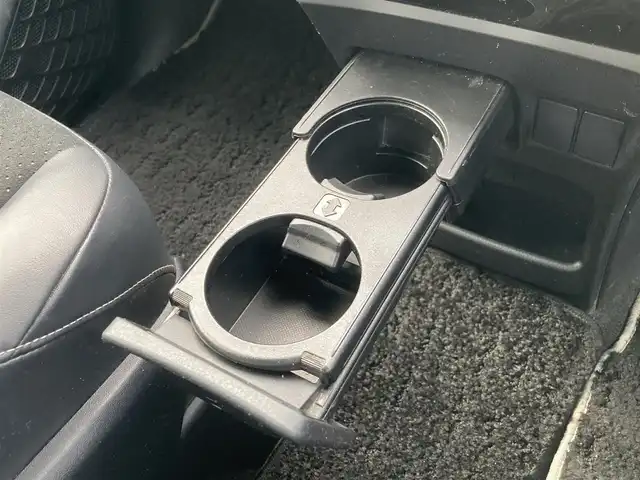 トヨタ ヴォクシー ZS 煌Ⅲ 千葉県 2021(令3)年 3万km ホワイトパールクリスタルシャイン ALPINE7インチナビ/(TV/SD/AM/FM/Bluetooth /Apple CarPlay /AndroidAuto)/フリップダウンモニター/バックカメラ/衝突被害軽減システム/車線逸脱警報/クルーズコントロール/ハーフレザーシート/両側パワースライドドア/横滑り防止装置/ETC/ドライブレコーダー/アイドリングストップ/LEDヘッドライト/フォグランプ/オートライト/ウィンカーミラー/電動格納ミラー/純正16インチAW/シートリフター/プッシュスタート/スマートキー/フロアマット/ドアバイザー