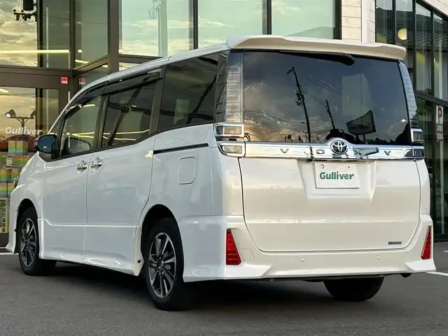 トヨタ ヴォクシー ZS 煌Ⅲ 愛媛県 2021(令3)年 3万km ホワイトパールクリスタルシャイン ALPINE7インチナビ/(TV/SD/Bluetooth /Apple CarPlay/AndroidAuto)/ビルトインETC/後席フリップダウンモニター/前方ドライブレコーダー/クルーズコントロール/バックカメラ/両側パワースライドドア/純正16インチAW/純正フロアマット/衝突被害軽減システム/レーンキープアシスト/コーナーセンサー/横滑り防止装置/盗難防止装置/LEDヘッドライト/フォグランプ