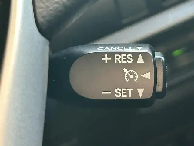 トヨタ ヴォクシー ZS 煌Ⅲ 愛媛県 2021(令3)年 3万km ホワイトパールクリスタルシャイン ALPINE7インチナビ/(TV/SD/Bluetooth /Apple CarPlay/AndroidAuto)/ビルトインETC/後席フリップダウンモニター/前方ドライブレコーダー/クルーズコントロール/バックカメラ/両側パワースライドドア/純正16インチAW/純正フロアマット/衝突被害軽減システム/レーンキープアシスト/コーナーセンサー/横滑り防止装置/盗難防止装置/LEDヘッドライト/フォグランプ